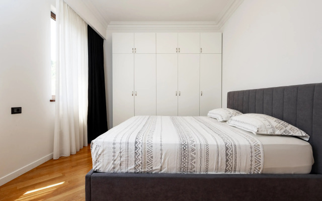 3-K Kvartira na Prospekte Sayat-Novy Flat