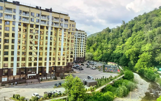 Uyutnaya vozle gornoj reki. Kvatro 28 Flat