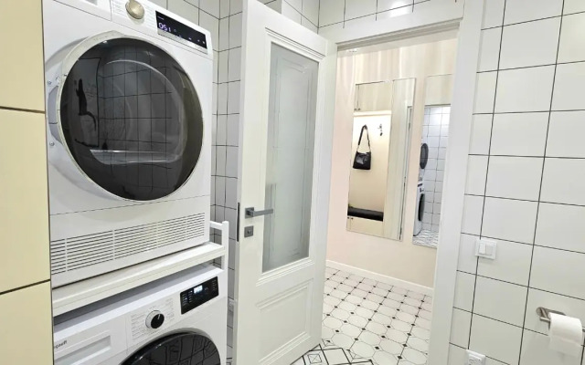U Ozera Kaban: Stilny Remont I Idealnoye Raspolozhenie! Flat