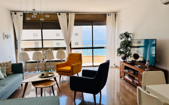 Апартаменты Elegant Apt with Balcony & Sea View by FeelHome