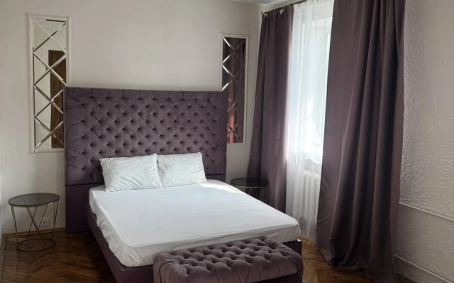 Trekhkomnatnaya Na Prospekte Nezavisimosti 23 Flat