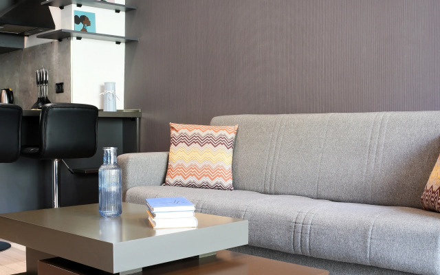 Newly Renovated Condo, Steps to Republic Square Apartments