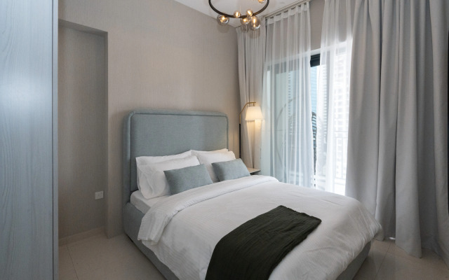 Апартаменты Keyrock Living Lakeview Luxury with Pool Access