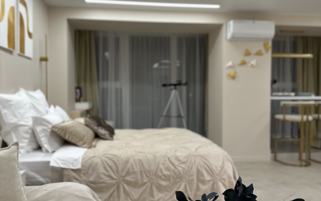 Vyshe Vsekh Flat