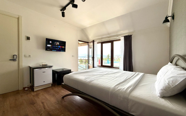 Aphra at Tbilisi Sea Hotel