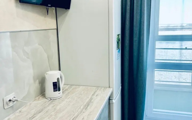 Solnechnaya Kvartira S Vidom Na Reku Flat