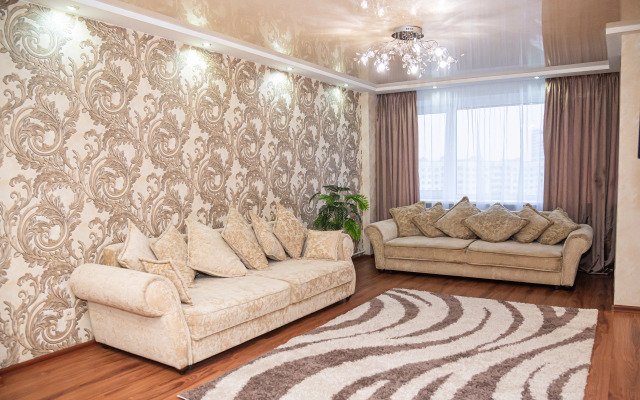 Trekhkomnatnaya v Tsentre ryadom s Galleria Minsk Flat