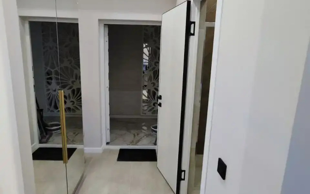 S Potryasayuschimi Vidami Apartments