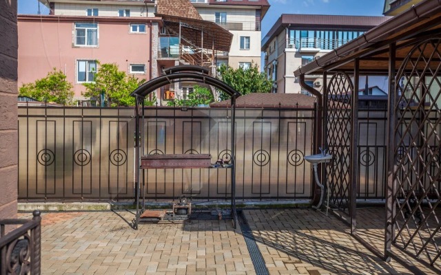 More Rooms na Marsovom Apartment