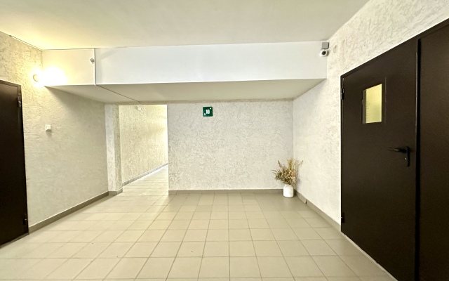 v novostroyke ryadom s khramom Vozneseniya Gospodnya Apartments