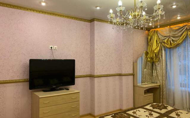 Tryokhkomnatnye Dlya 10 Chelovek Apartments