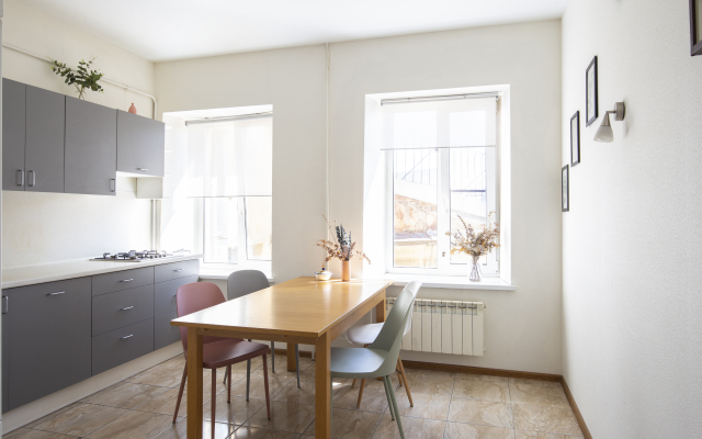 V naim na Troitskogo Living Quarters