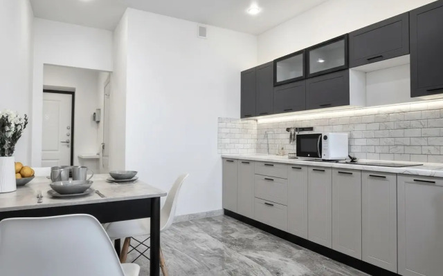 Квартира с большим телевизором и шикарным видом на реку Кубань