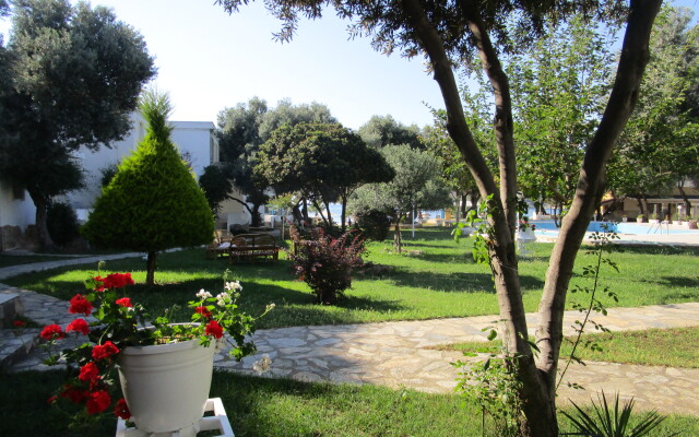 Club Mackarel Hotel