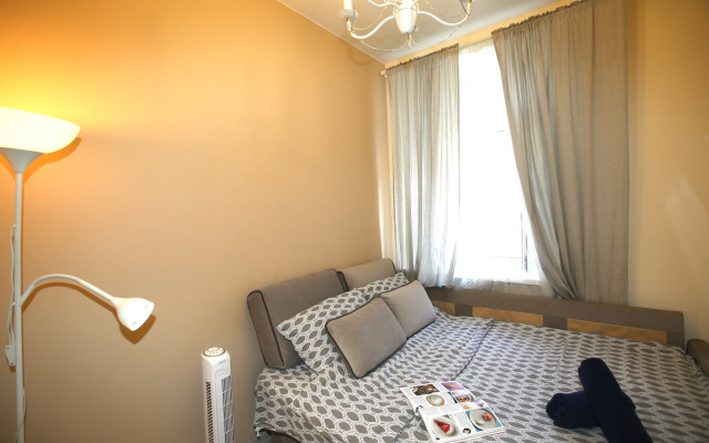 Apartamenty Svetlaya Studiya U Metro Vladimirskaya