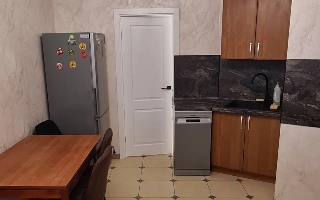 Prostornaya 3kh komnatnaya Flat