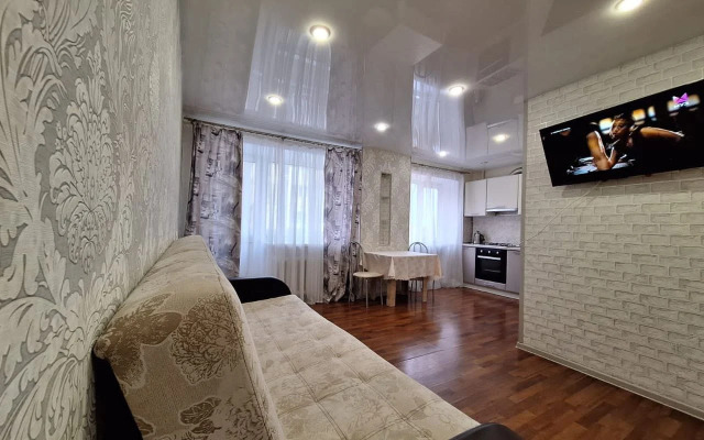 Uray Posutochno Flat