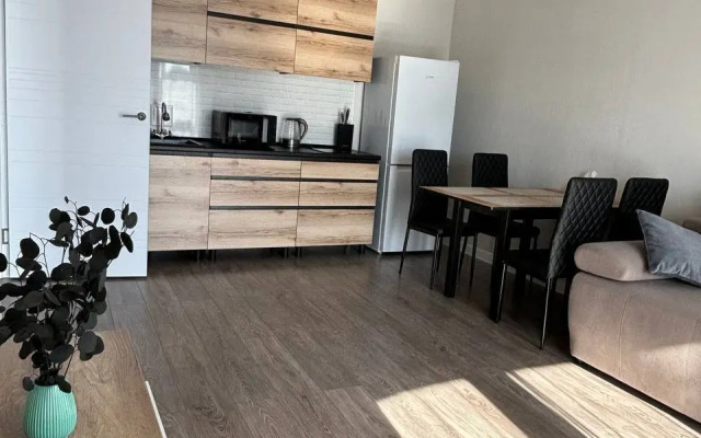 S Bacsejnom V Zhivopicnom Meste Zhk Kiparis 289 Flat