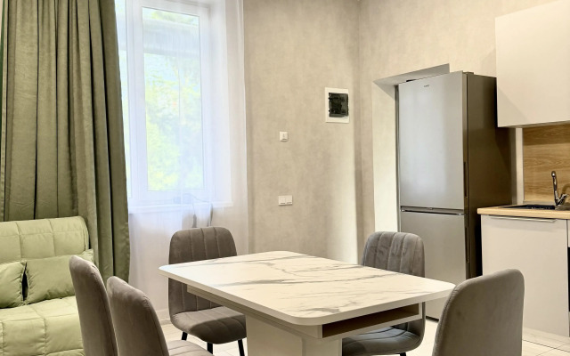 Cрetyrekhmestnye S Kukhney Apartments