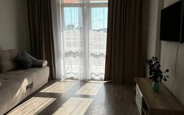 S Bacsejnom V Zhivopicnom Meste Zhk Kiparis 289 Flat