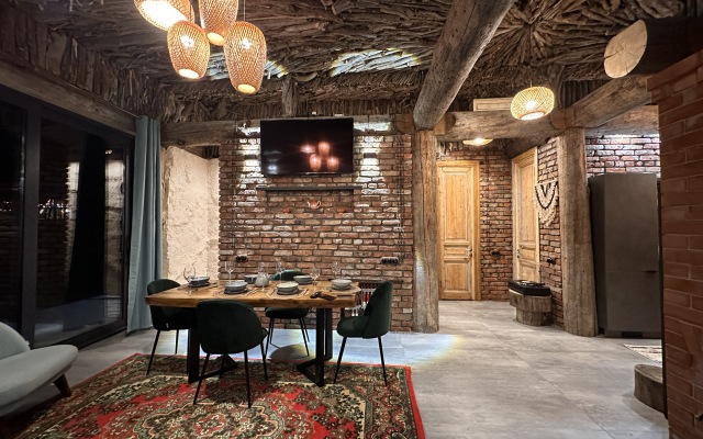 Gnѣzdo S Kaminom i Dvumya Spalnyami Private House