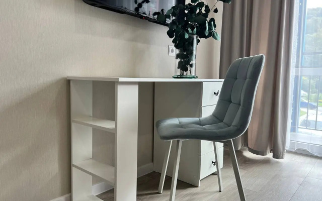 Dlya Tryokh Gostey S Balkonom Apartments