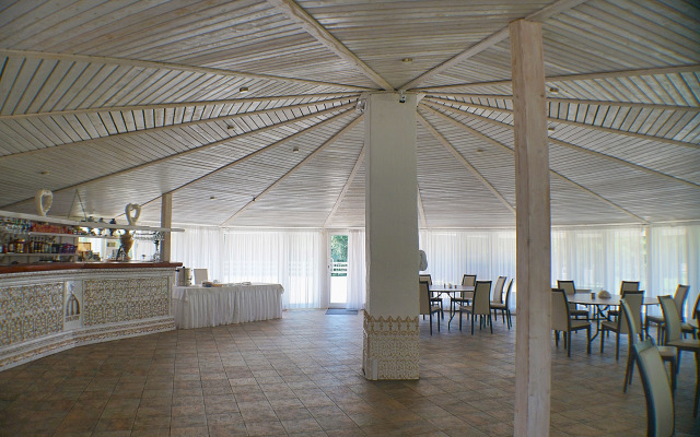 Pribrezhnyij Yarburg Park Hotel