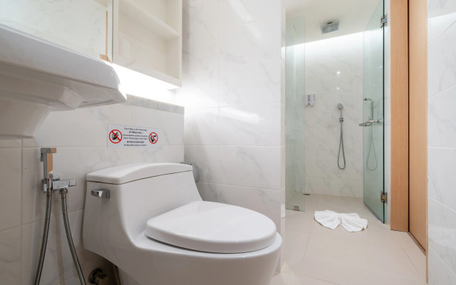 Aristo Beach Resort condo by Roominger Hotel