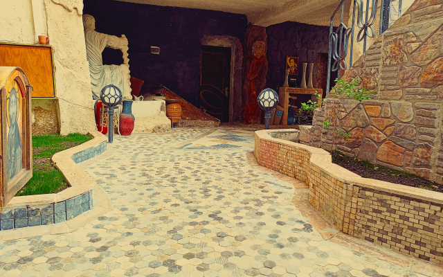 Stone Age Hotel
