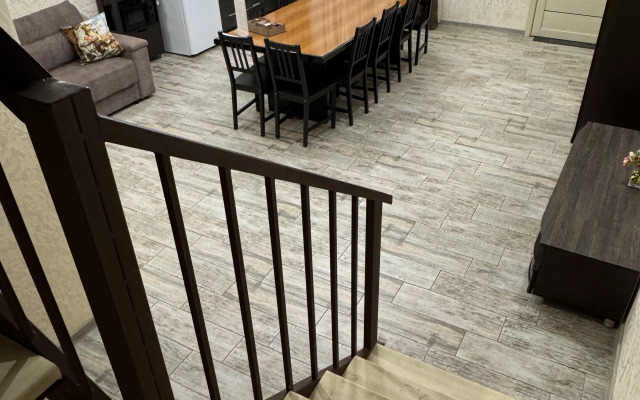 Pjatikomnatnyje V Taunkhause Na Bannom Apartments