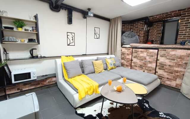 Kino Apartament Na Komsomolskoy Apartments