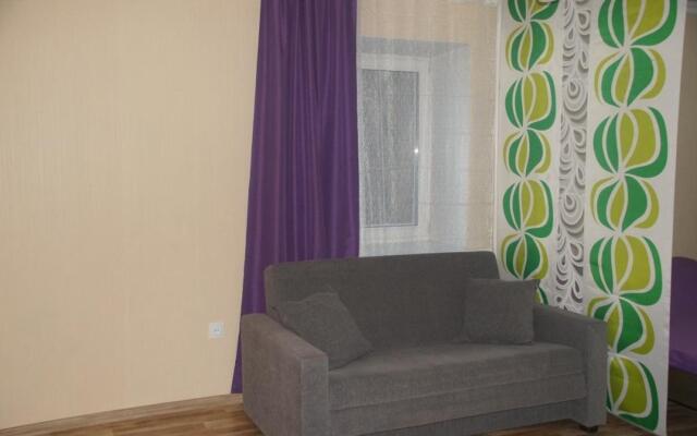 Uyutnyie Metryi Na Marksa Apartments