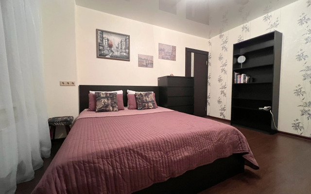 Yevro 3ka Nevabed V Neboskrebe Flat