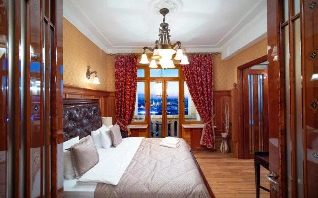 Apartamenty  Roskoshnye s Balkonom i Vidom na Kreml'