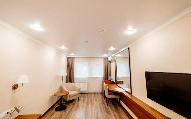 Shagala V Gorode Uralsk Hotel