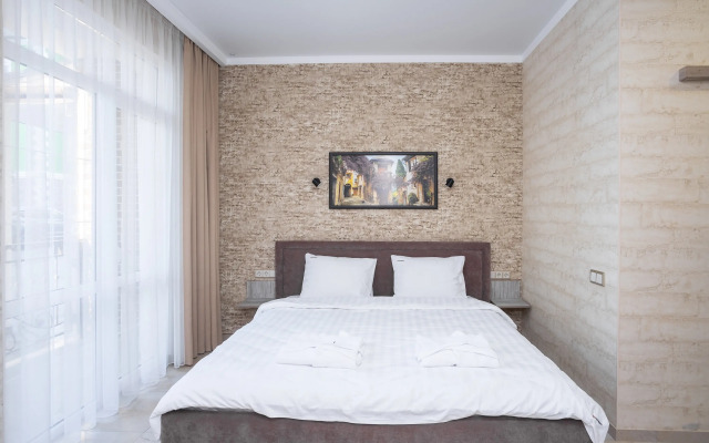 Red Apartments Art Layt Marsel Apartments