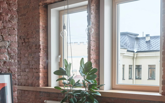 Ryadom S Nevoy Na Ulitse Chaykovskogo Flat