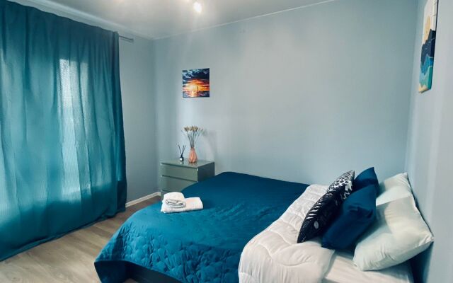 u metro 3h komnatnye Semeynye Apartments