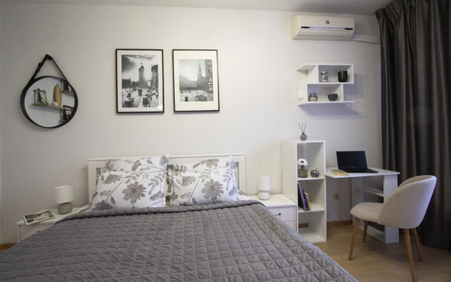 V Novogireevo Flat