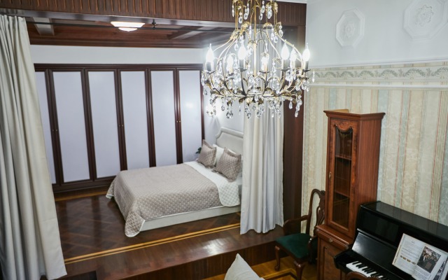 Квартира на 8 человек в Петербургском Стиле