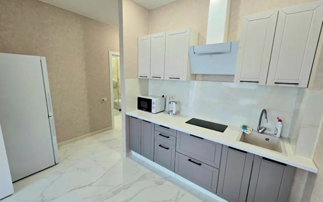 Апартаменты с Панорамными Окнами и Красивым Видом