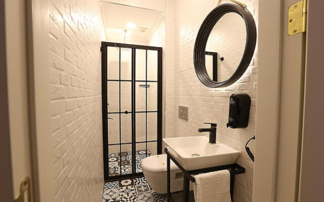 Istanbul Taksim Istiklal Street KAMIL Hotel - Historical