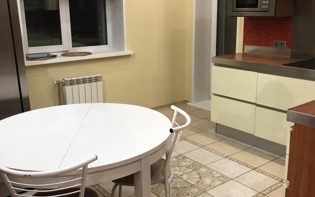 NSK Na Druzhbyi 5 Apartments