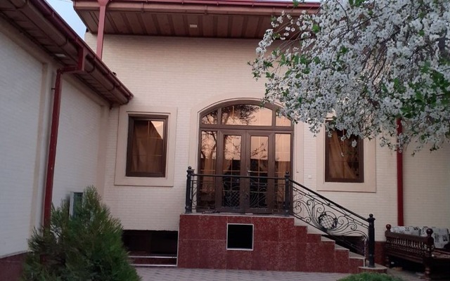 Uyut Hotel