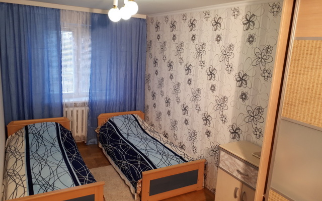 Tryohkomnatnye  v Centre Goroda Apartments