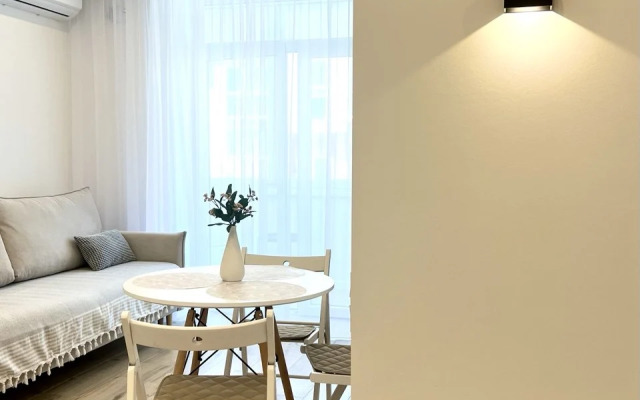 Sovremennaya U Luchshego Plyazha Flat