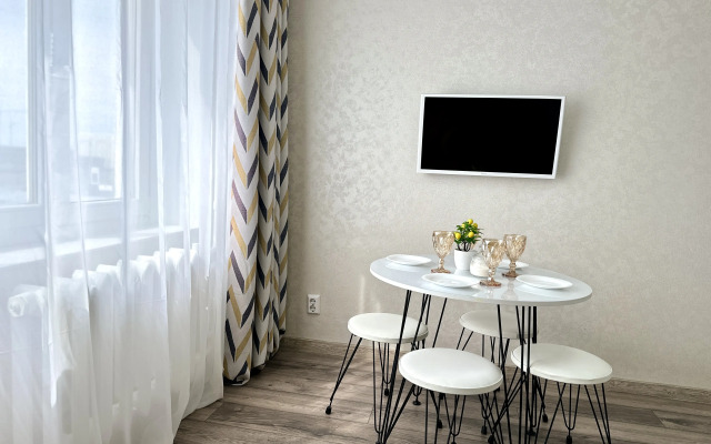 Eustoma, Ryadom s TTS Kristall Apartments