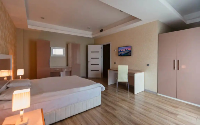 Отель Diplomat Suites