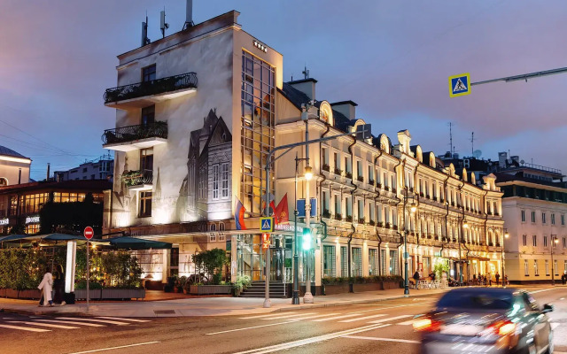 Отель Амбассадори