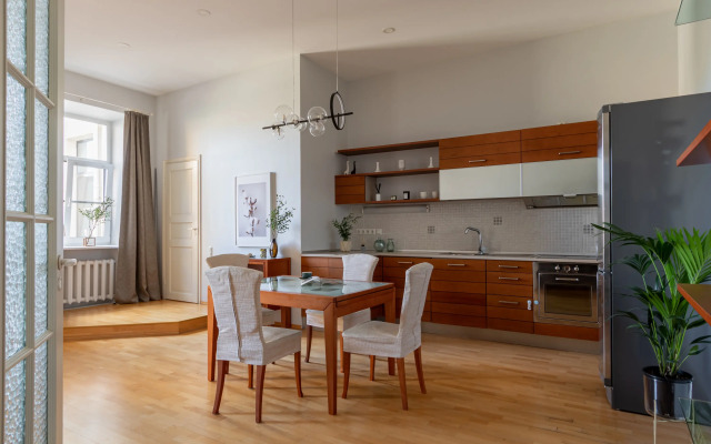 Magic Aparts | Квартира Family на Невском у дома купцов Елисеевых